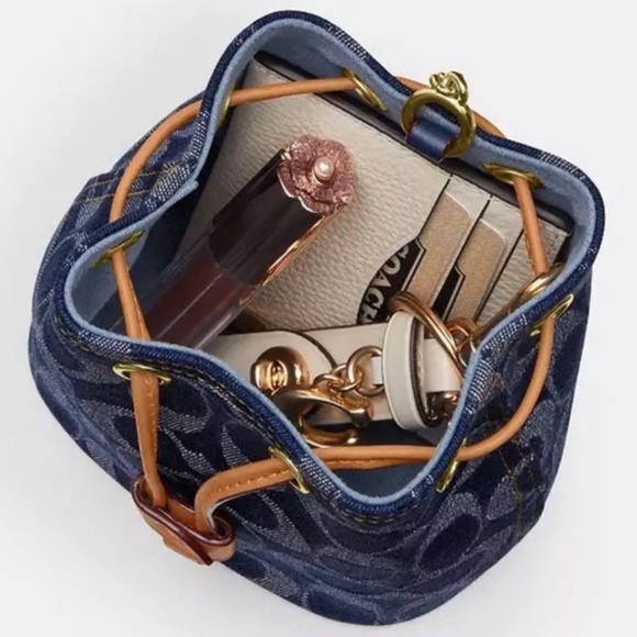 NWT COACH Drawstring Wristlet In Signature Denim CZ031 - Picture 4 of 6